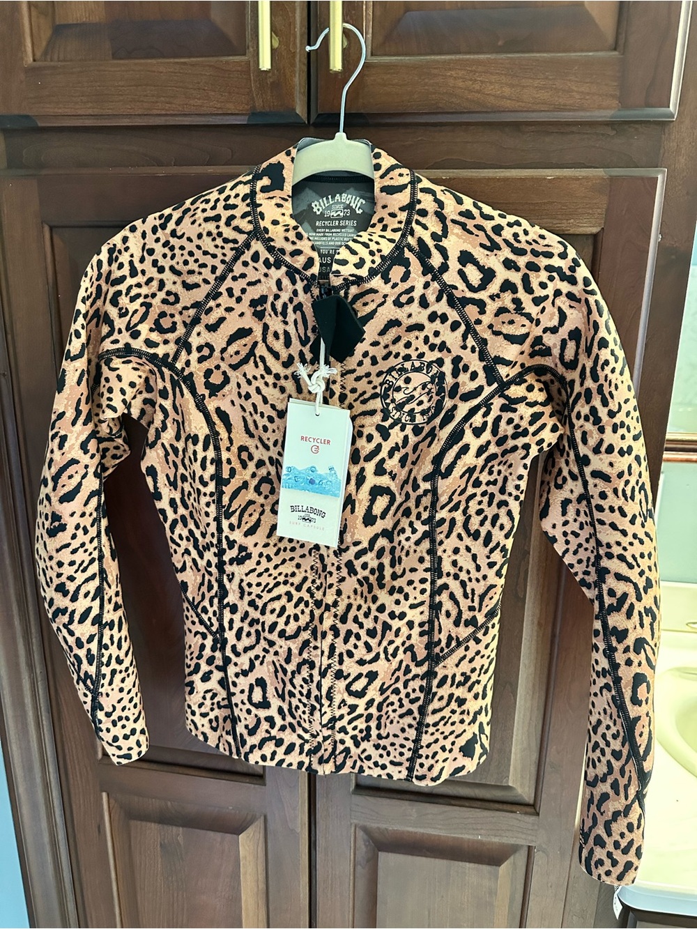Billabong women' Leopard Print Peeky 1mm Jacket NWT Size 10